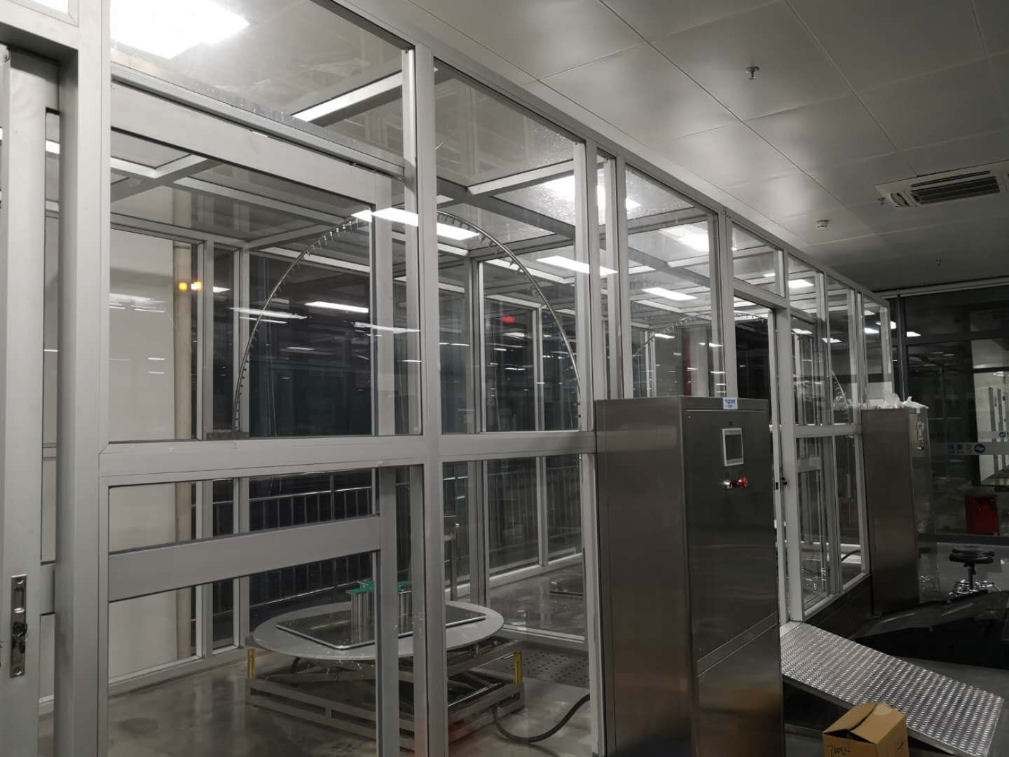 頭條 政府案例 快訊！高低溫試驗箱廠家將4臺設備完工交付客戶使用！